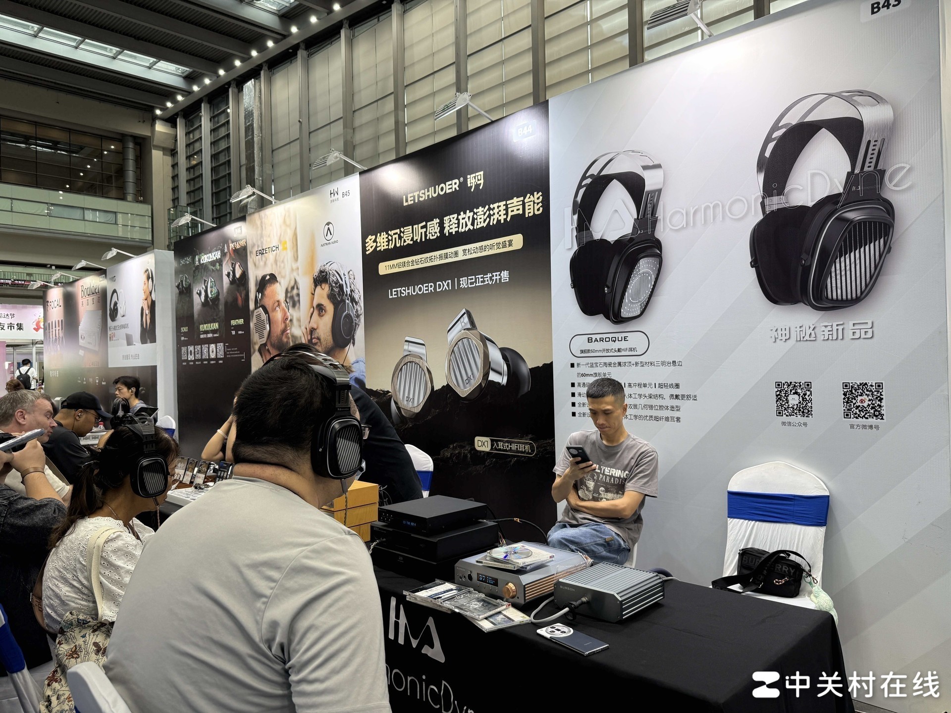 第19届深圳国际音频展现场直击:旗舰扎堆,一场属于耳机发烧友的试听盛宴