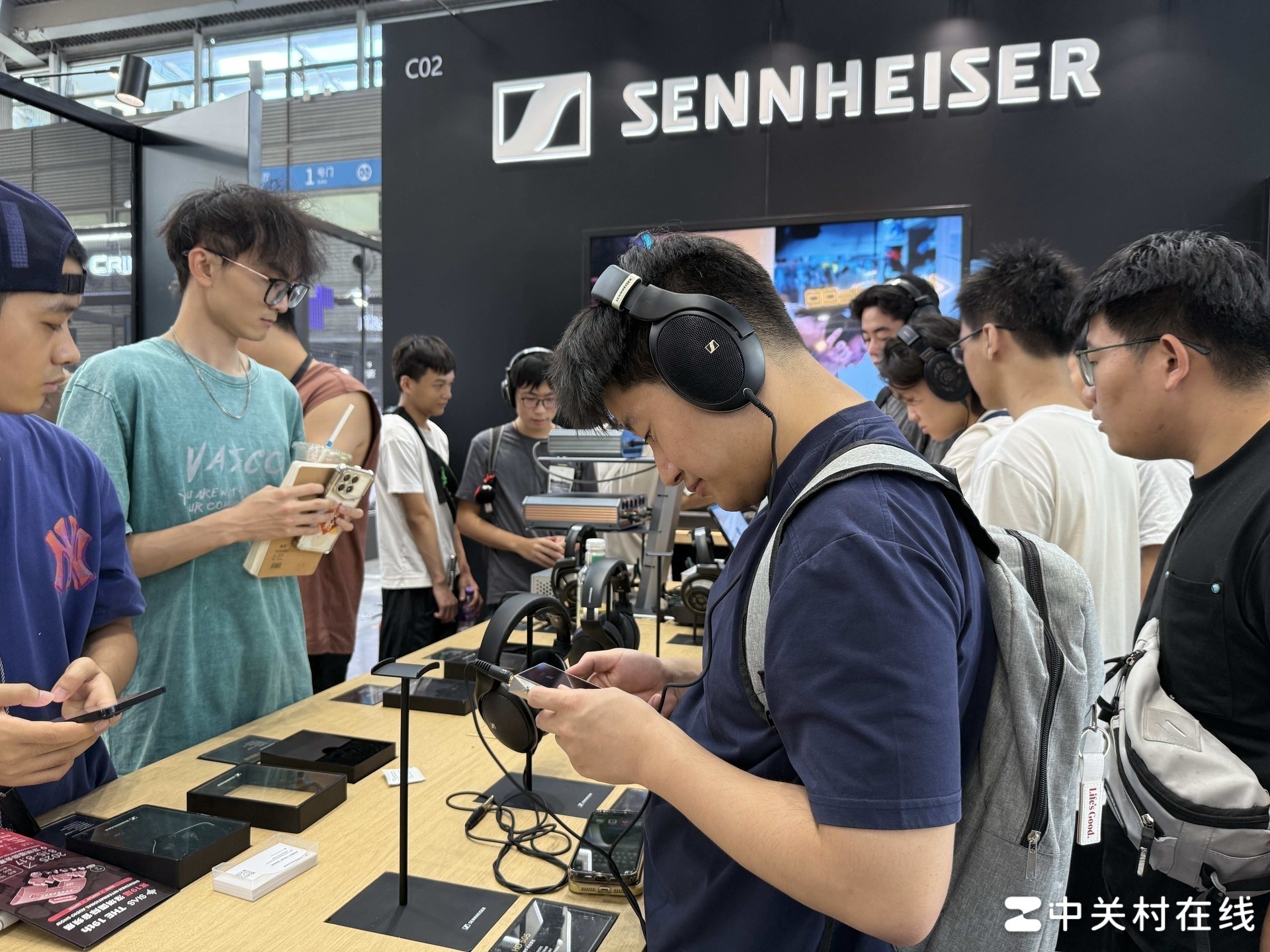 第19届深圳国际音频展现场直击:旗舰扎堆,一场属于耳机发烧友的试听盛宴