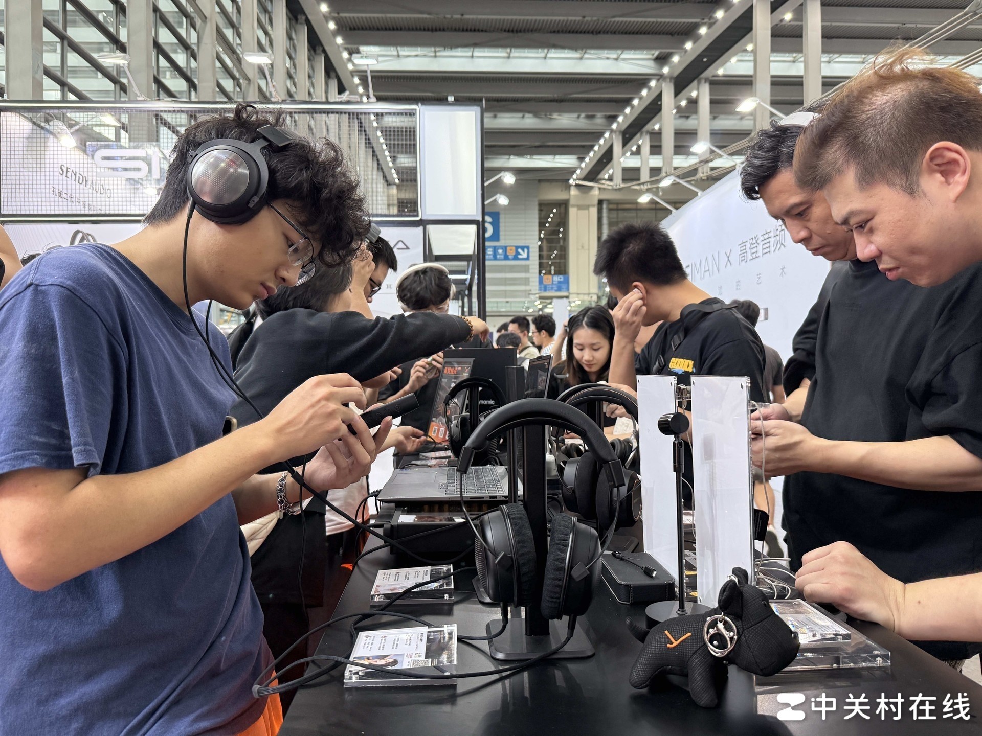第19届深圳国际音频展现场直击:旗舰扎堆,一场属于耳机发烧友的试听盛宴