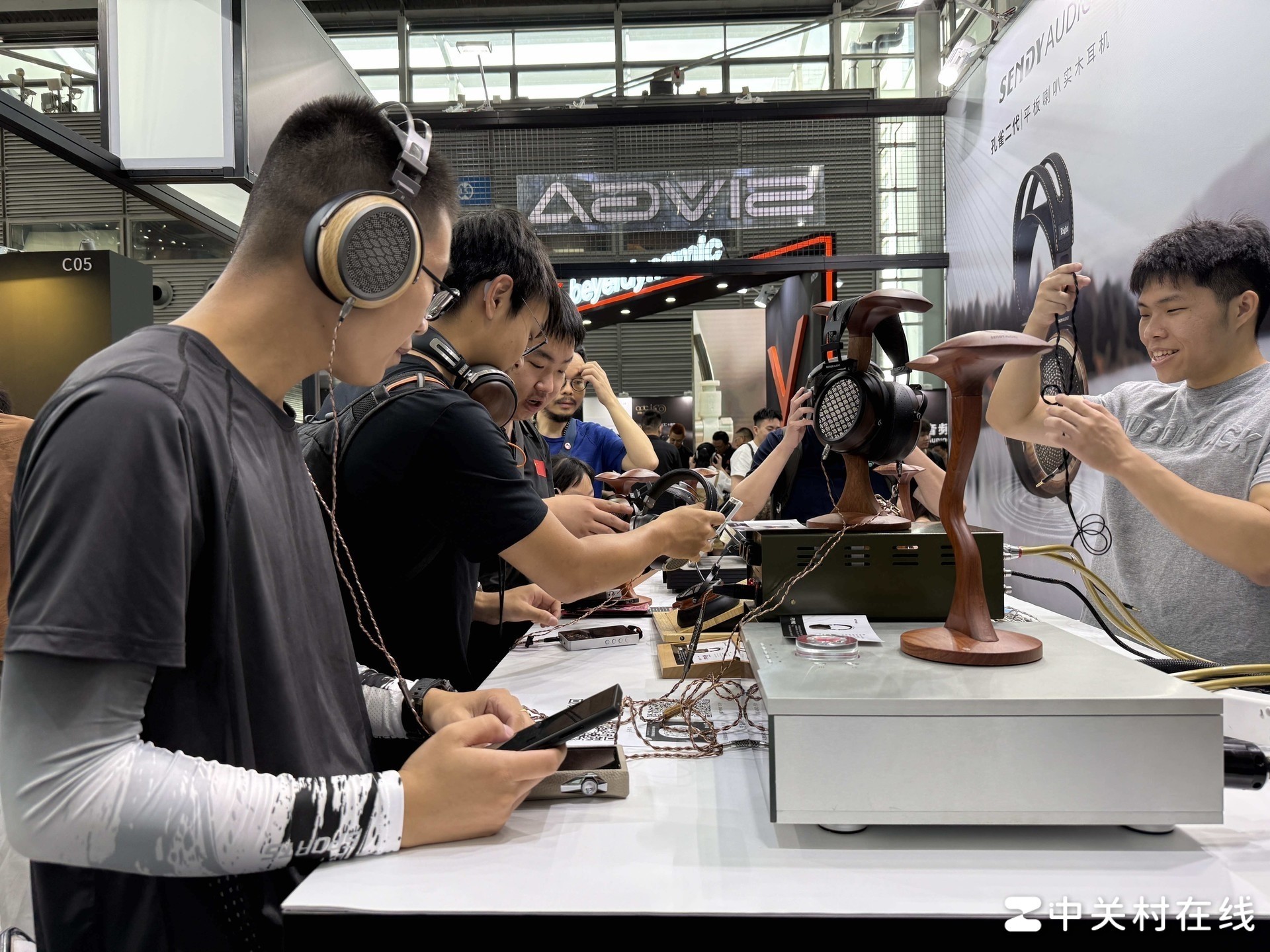 第19届深圳国际音频展现场直击:旗舰扎堆,一场属于耳机发烧友的试听盛宴