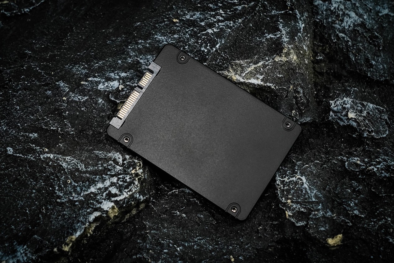 ³¤½´æ´¢SE006ÆóÒµ¼¶¹Ì̬ӲÅÌÆÀ²â Ãô½Ý¸ßЧ¸ß¿É¿¿¡°ºÚÂí¡±