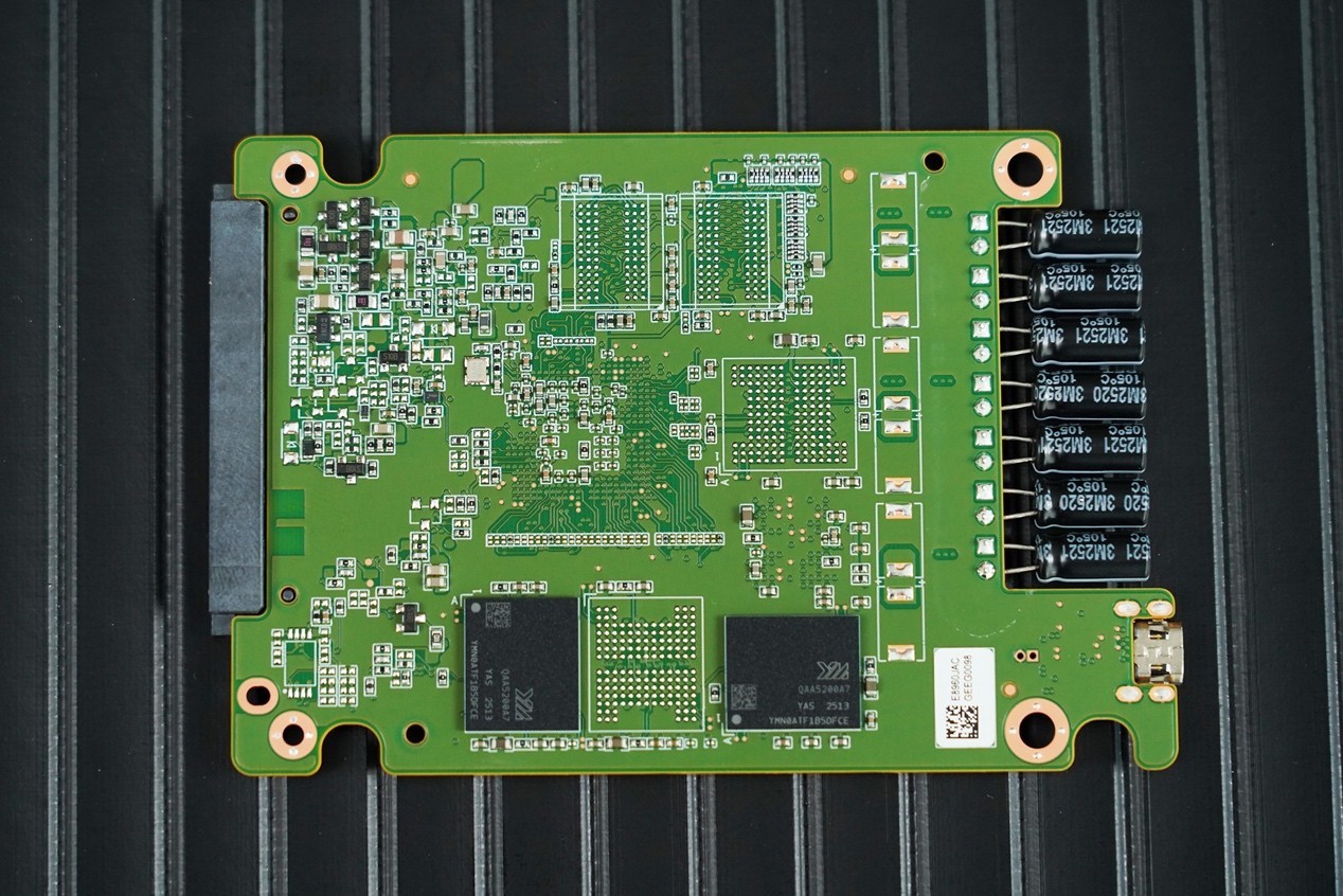 ³¤½´æ´¢SE006ÆóÒµ¼¶¹Ì̬ӲÅÌÆÀ²â Ãô½Ý¸ßЧ¸ß¿É¿¿¡°ºÚÂí¡±