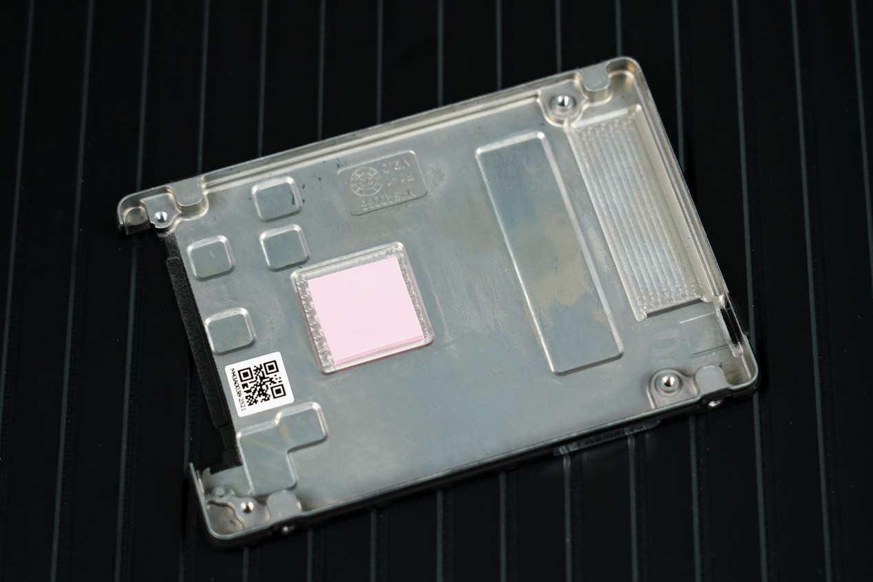 ³¤½´æ´¢SE006ÆóÒµ¼¶¹Ì̬ӲÅÌÆÀ²â Ãô½Ý¸ßЧ¸ß¿É¿¿¡°ºÚÂí¡±