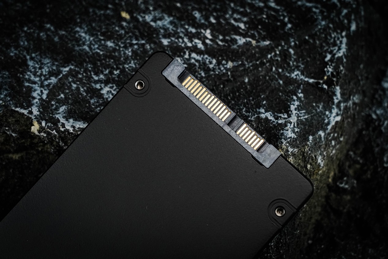 ³¤½´æ´¢SE006ÆóÒµ¼¶¹Ì̬ӲÅÌÆÀ²â Ãô½Ý¸ßЧ¸ß¿É¿¿¡°ºÚÂí¡±