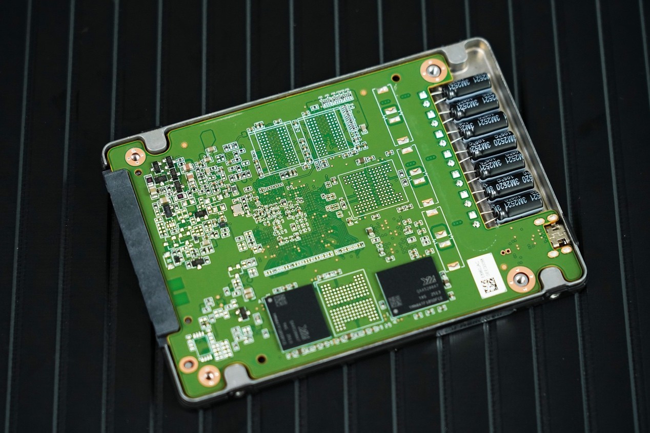 ³¤½´æ´¢SE006ÆóÒµ¼¶¹Ì̬ӲÅÌÆÀ²â Ãô½Ý¸ßЧ¸ß¿É¿¿¡°ºÚÂí¡±