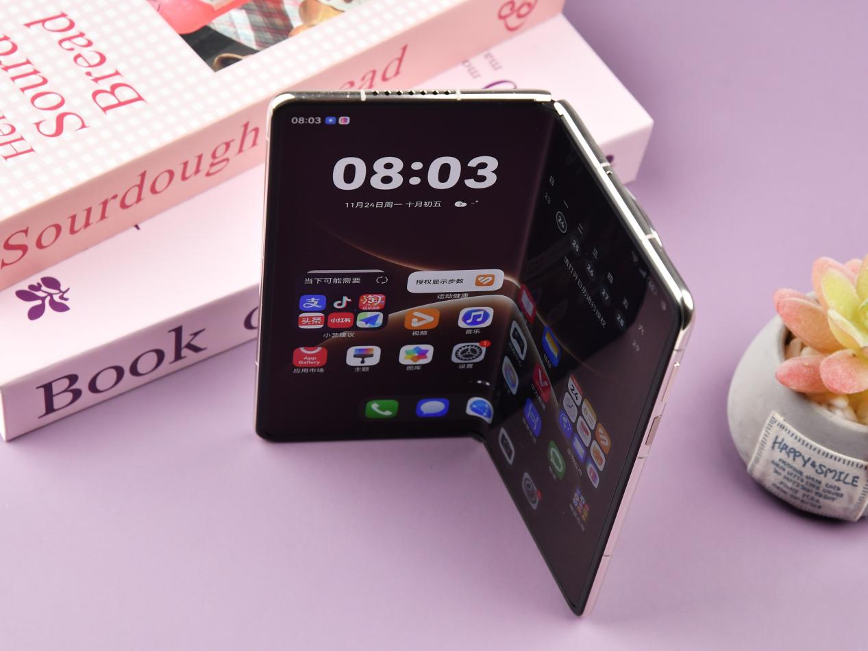 ��Ϊ Mate X7�������飺��չ�����AI��