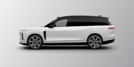 ����Դ�콢SUV���ܼ�ʻ������˭�����й�·��