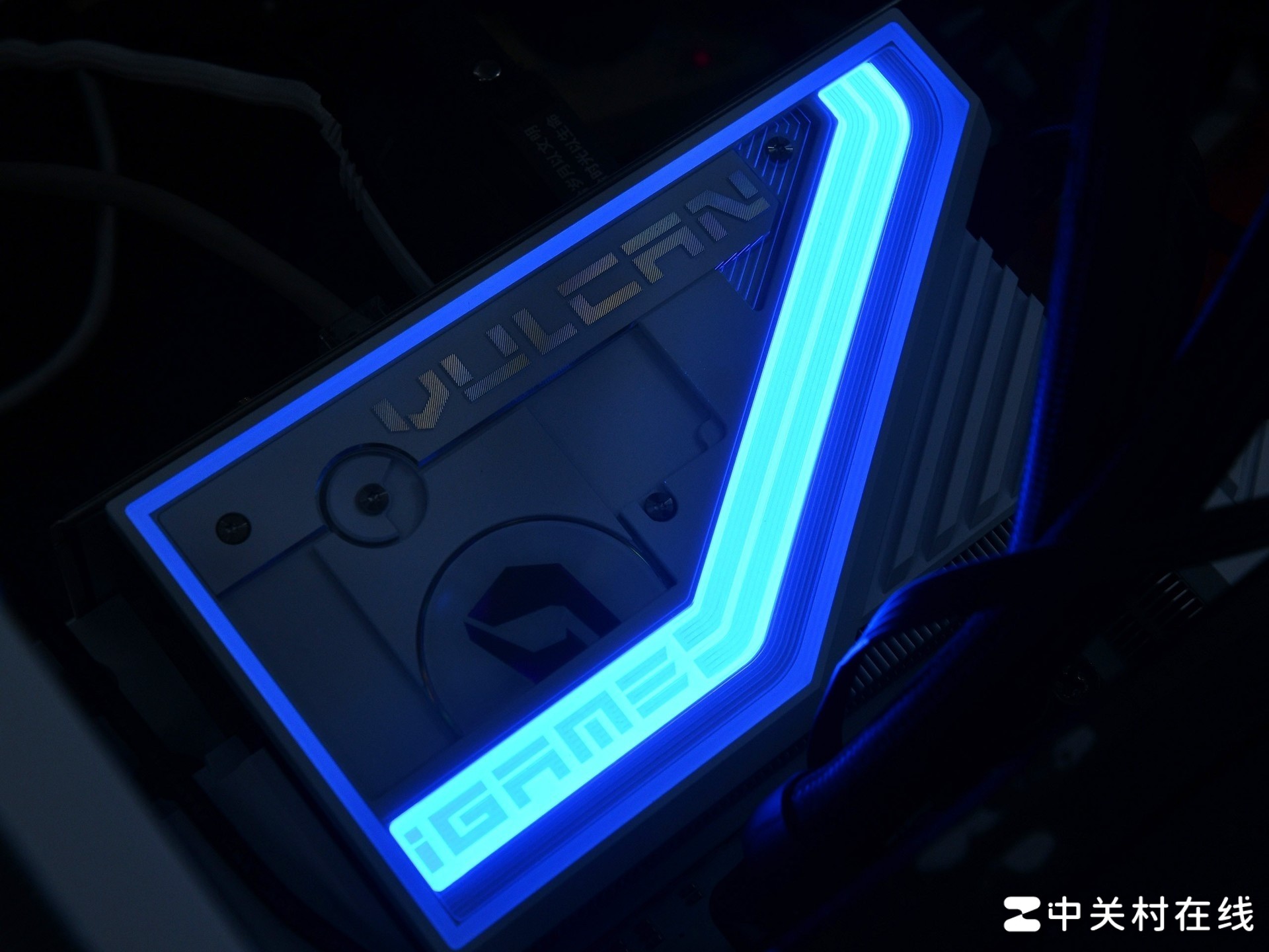 七彩虹iGame X870E白火神主板评测:纯白旗舰AM5主板 超频实力再升级