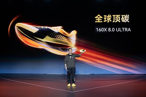 顶碳+顶缓双线进化,特步160X8代与零云重新划定跑鞋科技坐标