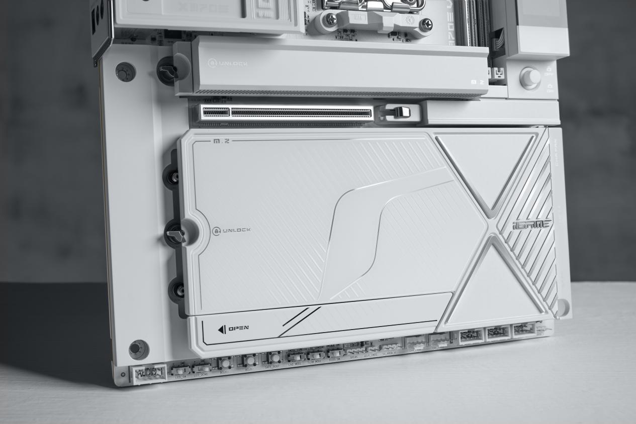 ���������ڴ泬Ƶ�������߲ʺ� iGame X870E�׻�����ʽ����Ԥ�ۣ�