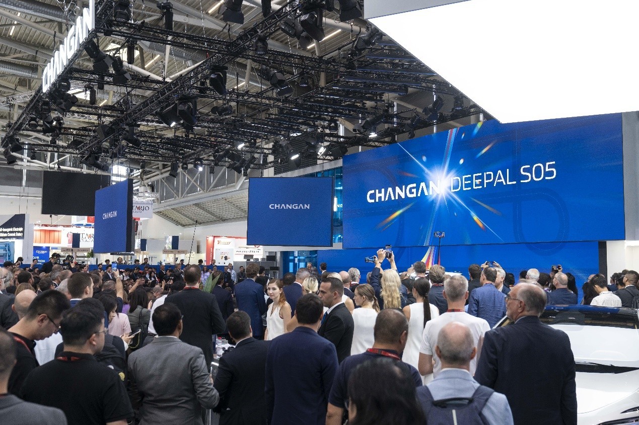 全球发布会五款产品上新 深蓝汽车展现强劲品牌势能