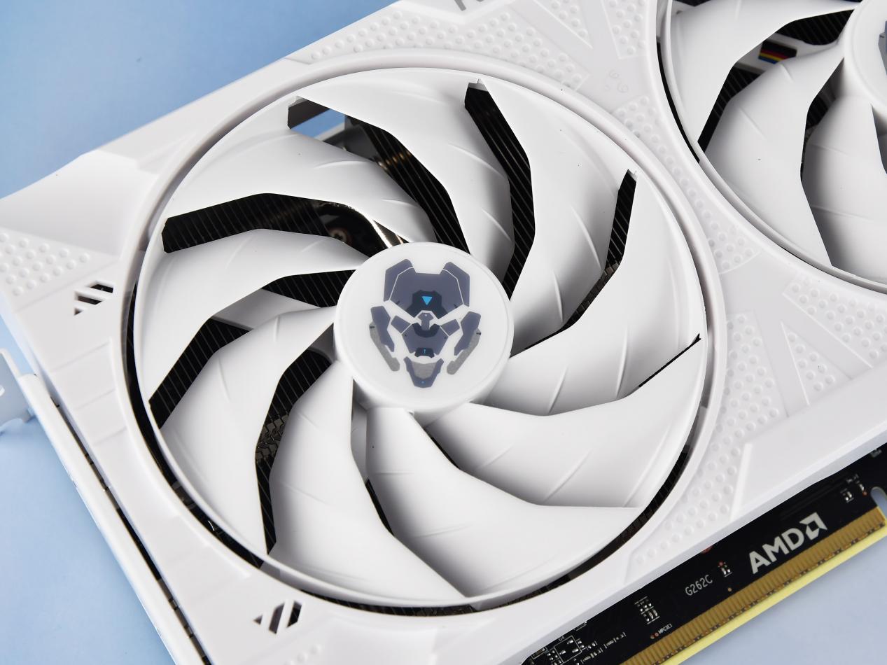 ���VASTARMOR RX 9060 XT 16GB�Ͻ����ֵ����˫���ߵ�����ѡ��