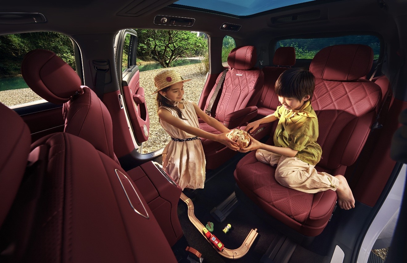 40��������������SUV�ĳ��������ʽ�M8�������ǼݶԱ�