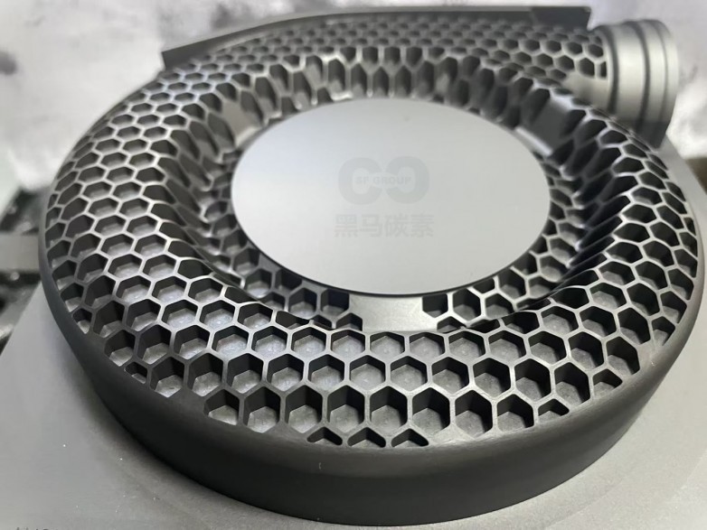 黑马碳素:以碳素之力,铸工业之基——小电极背后的大事业