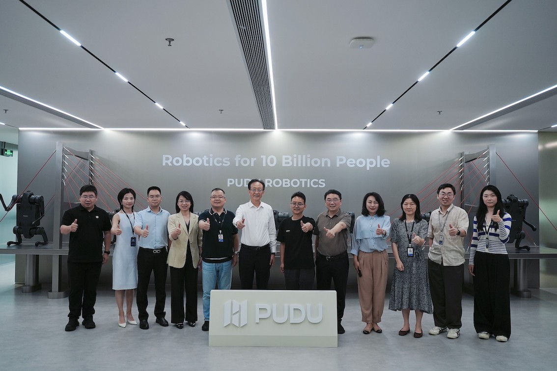 深圳理工大学校长樊建平一行到访普渡机器人 开拓校企合作新篇章