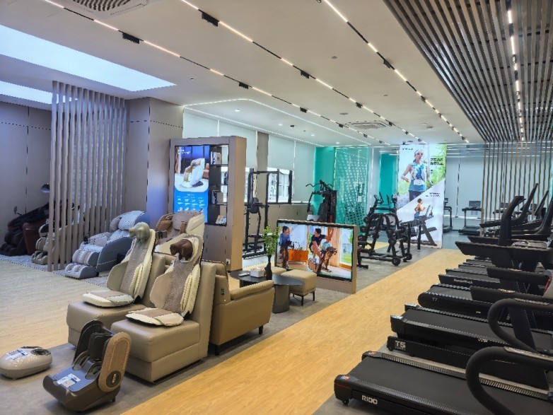 力动健身器材跑步机按摩椅厦门旗舰店亮相 打造健康美学生活馆