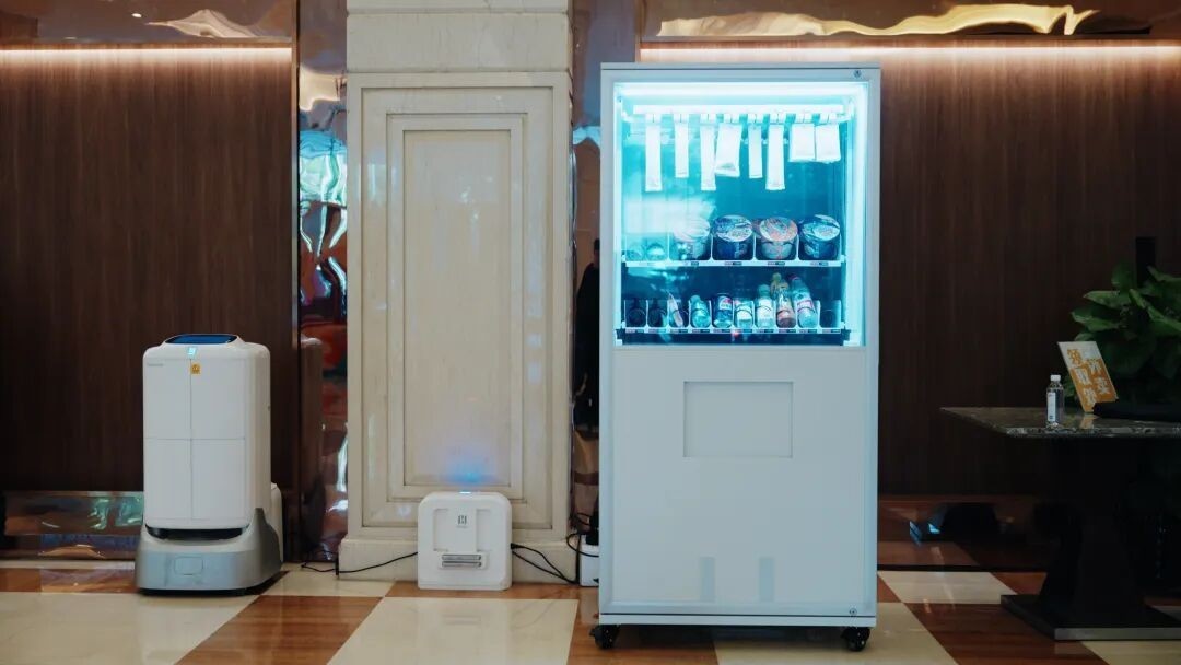 普渡机器人携手亚朵集团,以机器人技术引领酒店服务新纪元