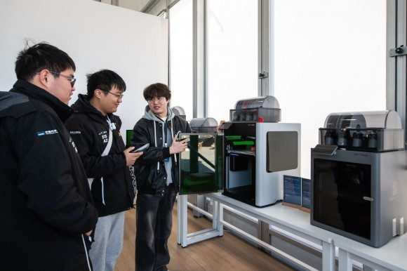 拓竹3D打印机亮相方程式大赛,“赛级”实力刷新制造体验