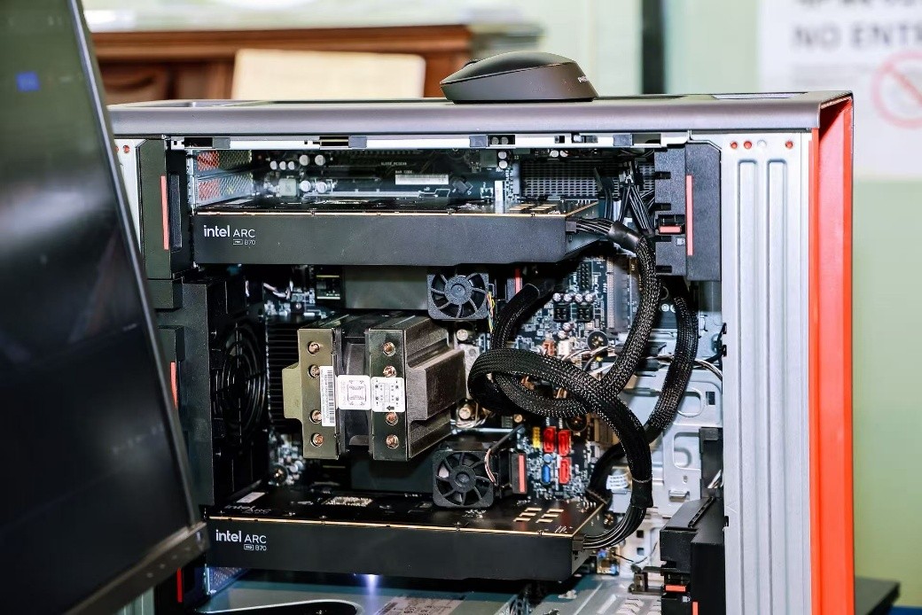 32GB���Դ�ӳ֣�Ӣ�ض�����Pro B70�㶨AI���紴��