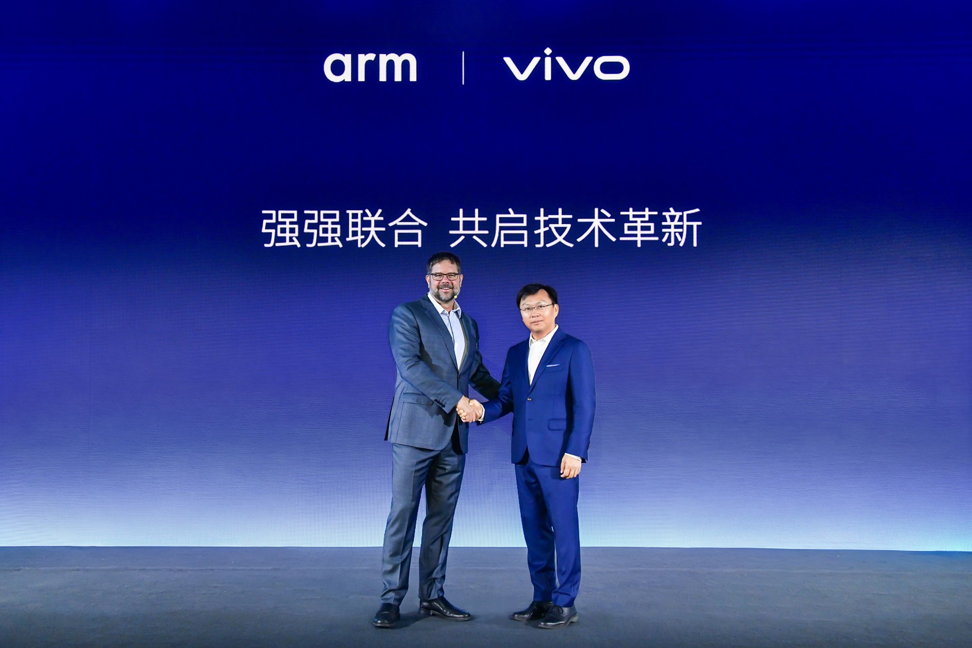�������Ч�Ķ˲�AI�칹���� vivo Arm����ʵ���ҳɹ�����