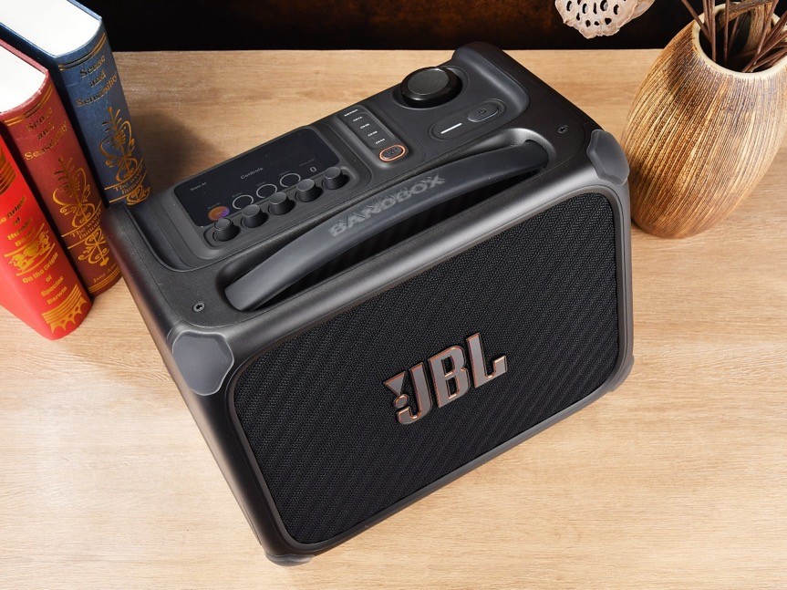 һ̨����ɵ����Ұ������̨�ϵ��豸 JBL BAND BOX����
