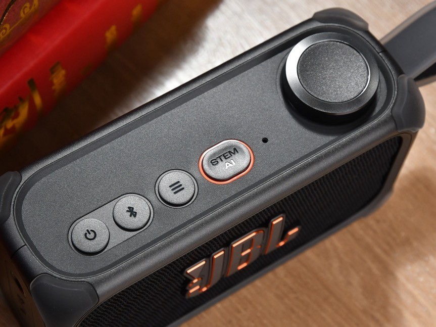һ̨����ɵ����Ұ������̨�ϵ��豸 JBL BAND BOX����