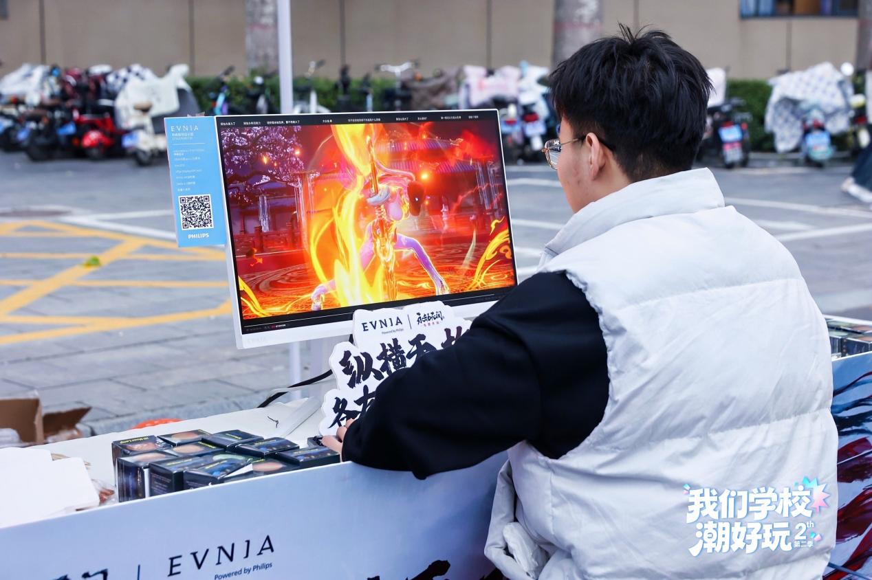 EVNIA弈威空降山西大学 用极致显示画面点燃校园激情