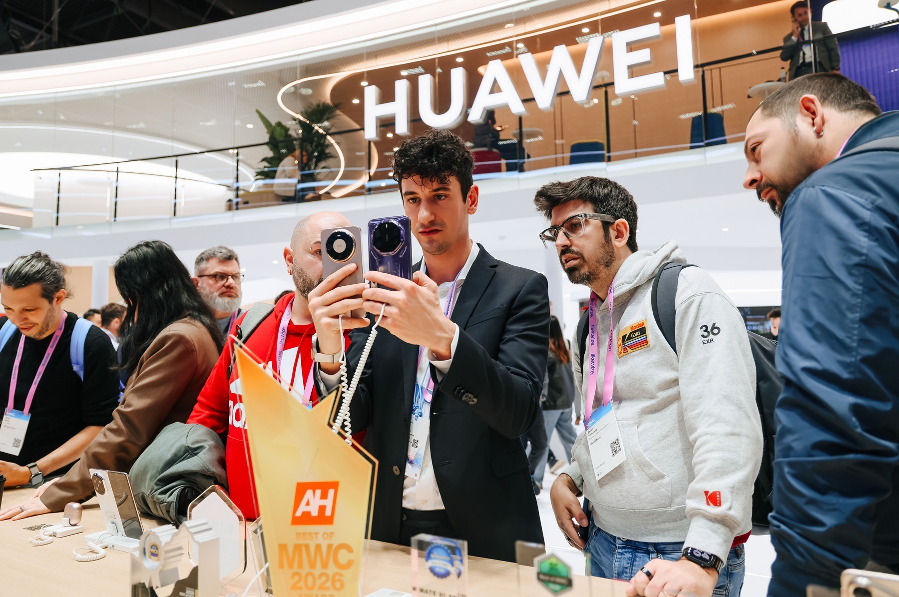 华为Mate80系列闪耀MWC2026,揽8项国际媒体大奖彰显创新实力