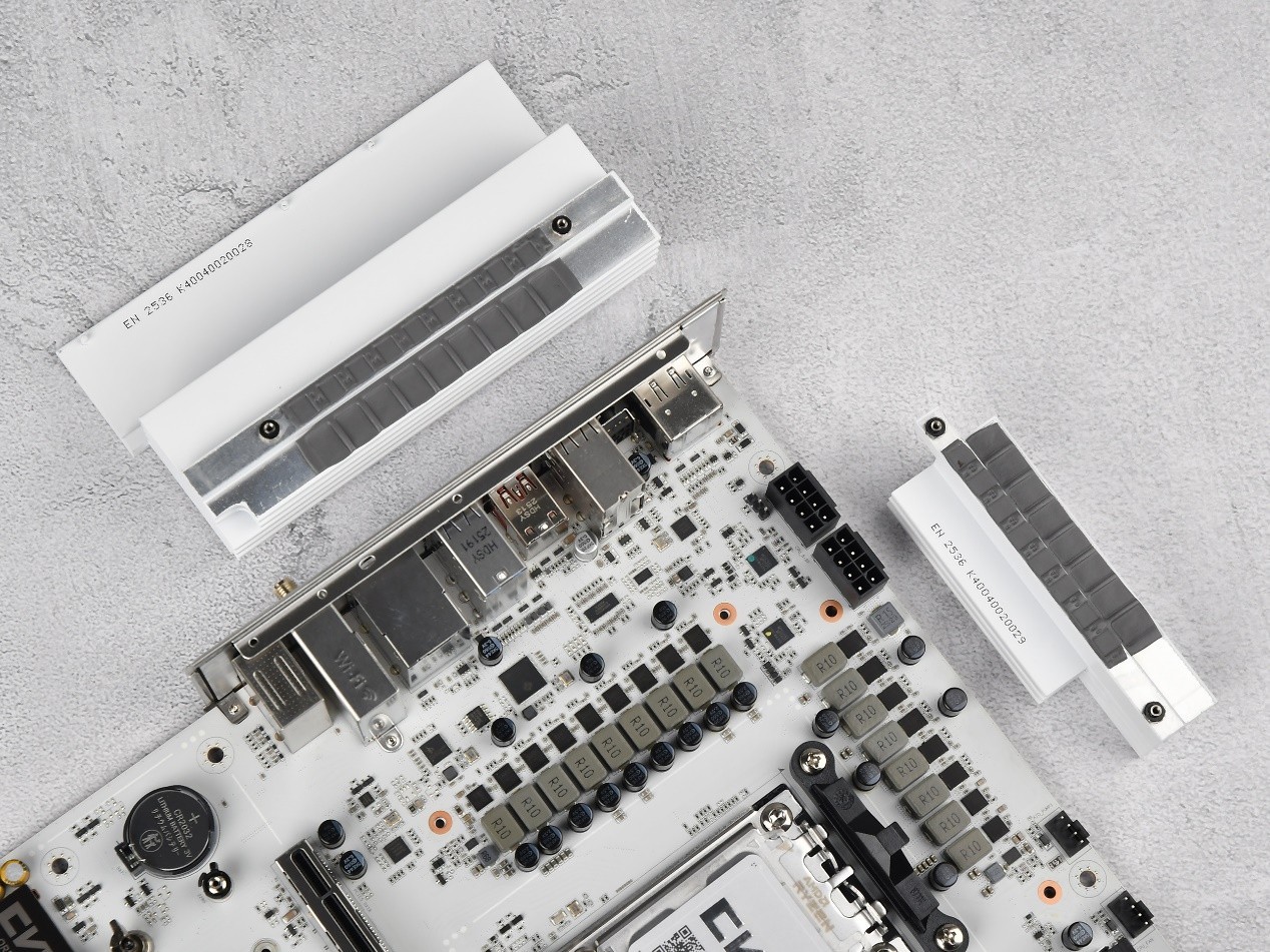 �߲ʺ�CVN B850M ARK FROZEN V14 �����������⣺�Ƽ�����ѧ������