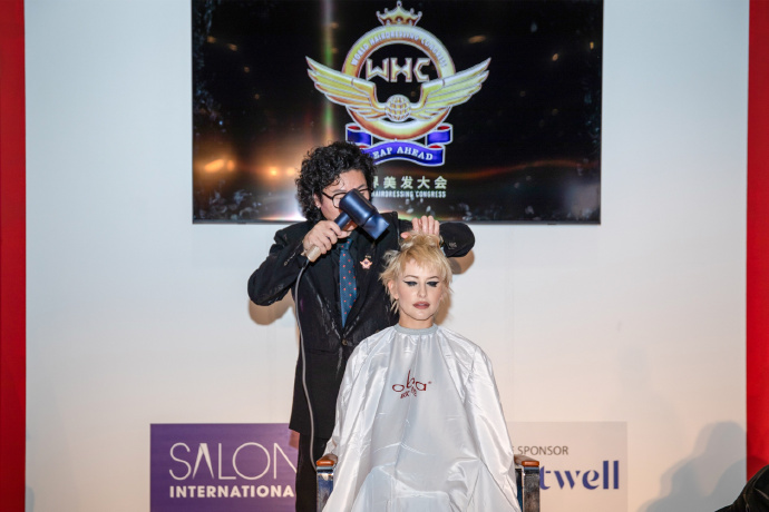 康夫K1凭等离子黑科技+11 万转马达解锁高阶造型体验