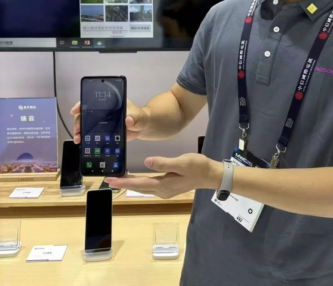 首款全国产AI加密手机正式量产 REED ONE GK5