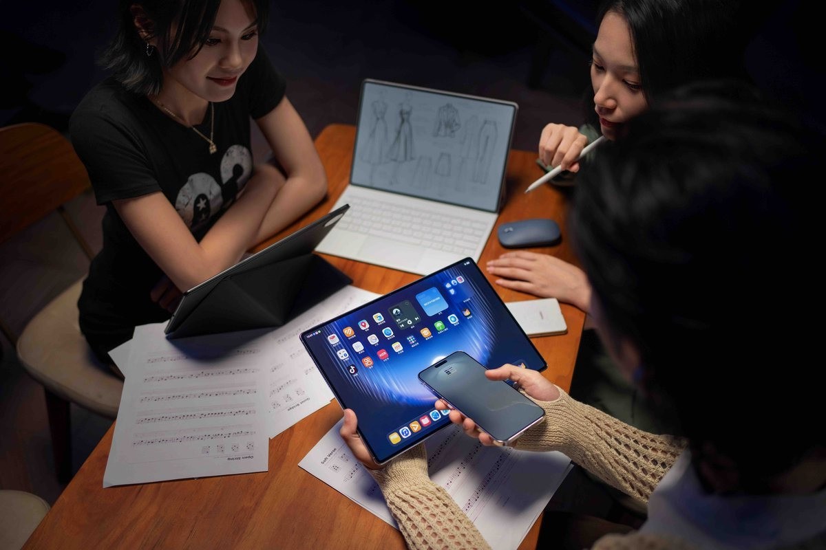 �����Ϲ�һ��ʵ������칫���õ�ƽ������ѡ ��ΪMatePad Pro Max��Ƚ���