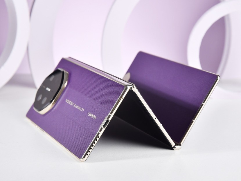 ��ΪMate XTs �Ƿ���ʦȫ�����⣺17999����iPhoneֵ��