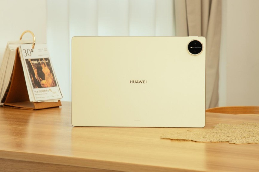 2026新学年高效平板电脑推荐:移动轻办公、沉浸式深度学习一台拿捏