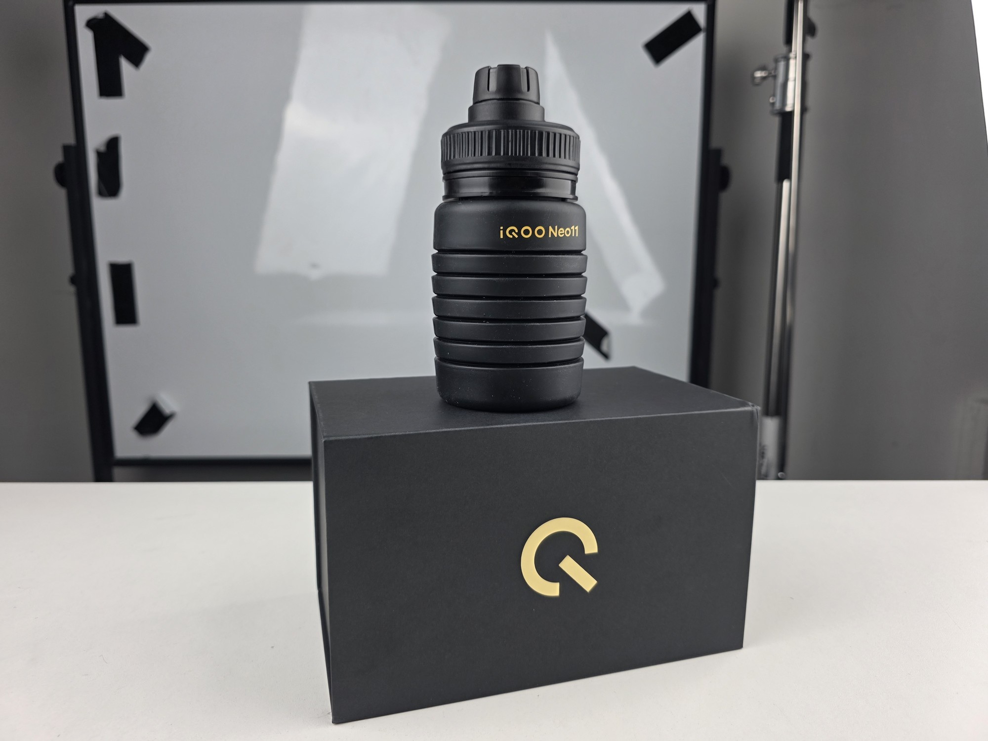 一机就够用一杯超满足 iQOO Neo11系列发布会邀请函鉴赏