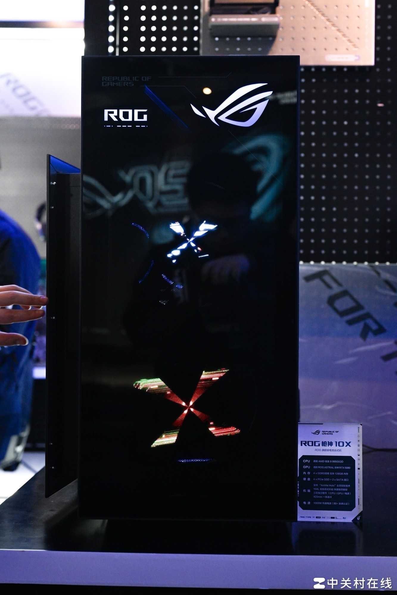 搭载9950X3D+5080 ROG枪神10X主机亮相ROG新品前瞻会