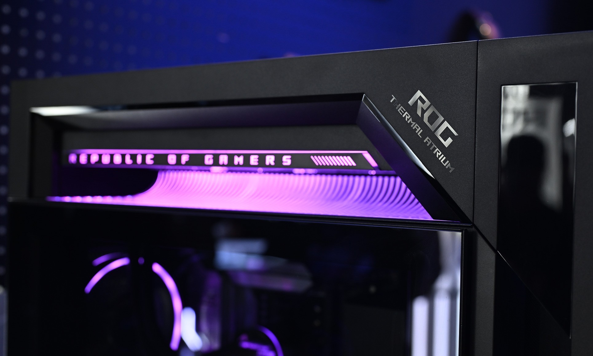 搭载9950X3D+5080 ROG枪神10X主机亮相ROG新品前瞻会