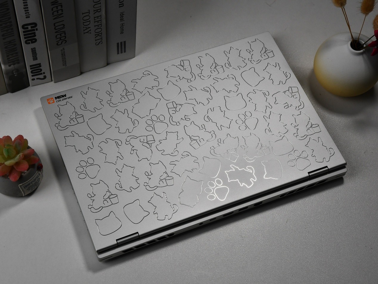 ���Ԫ���ձ���ս���컨�� COLORFIRE MEOW �ٱ�R16 Ultra����