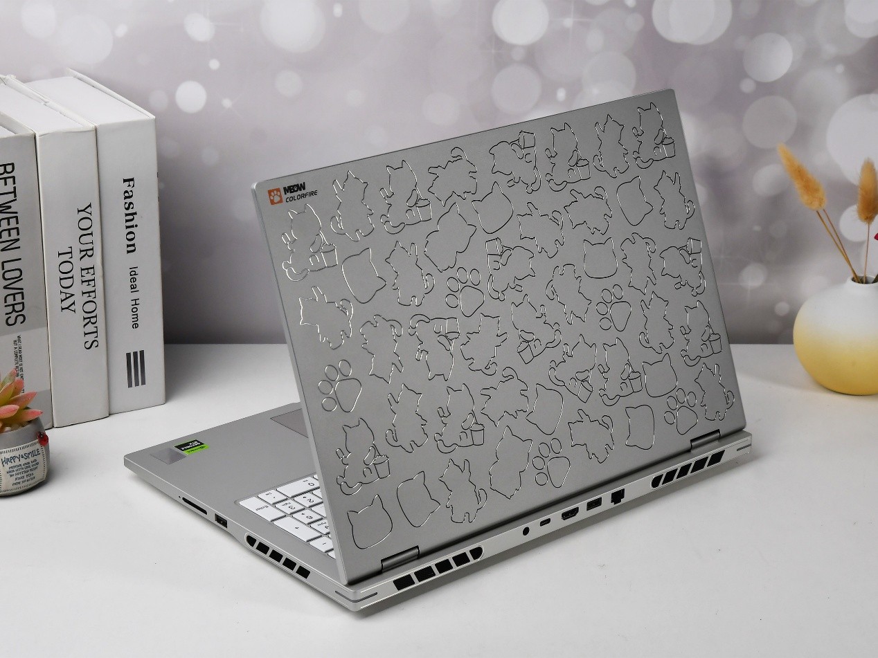 ���Ԫ���ձ���ս���컨�� COLORFIRE MEOW �ٱ�R16 Ultra����