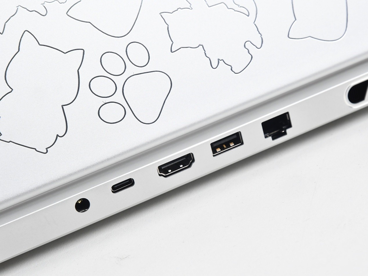 ���Ԫ���ձ���ս���컨�� COLORFIRE MEOW �ٱ�R16 Ultra����