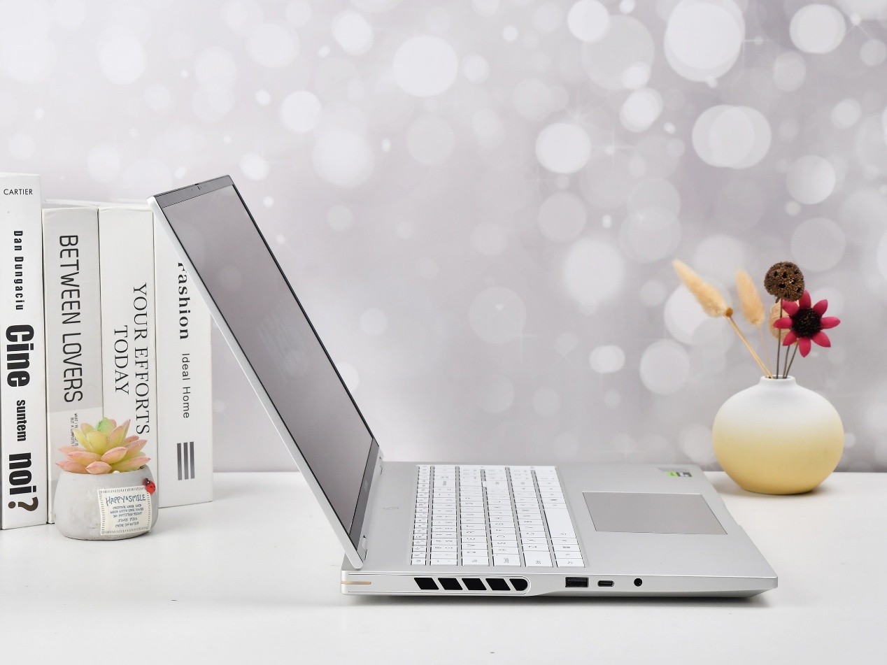 ���Ԫ���ձ���ս���컨�� COLORFIRE MEOW �ٱ�R16 Ultra����