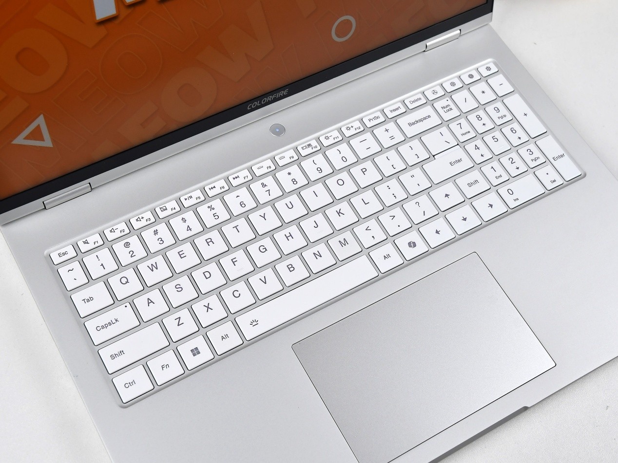 ���Ԫ���ձ���ս���컨�� COLORFIRE MEOW �ٱ�R16 Ultra����