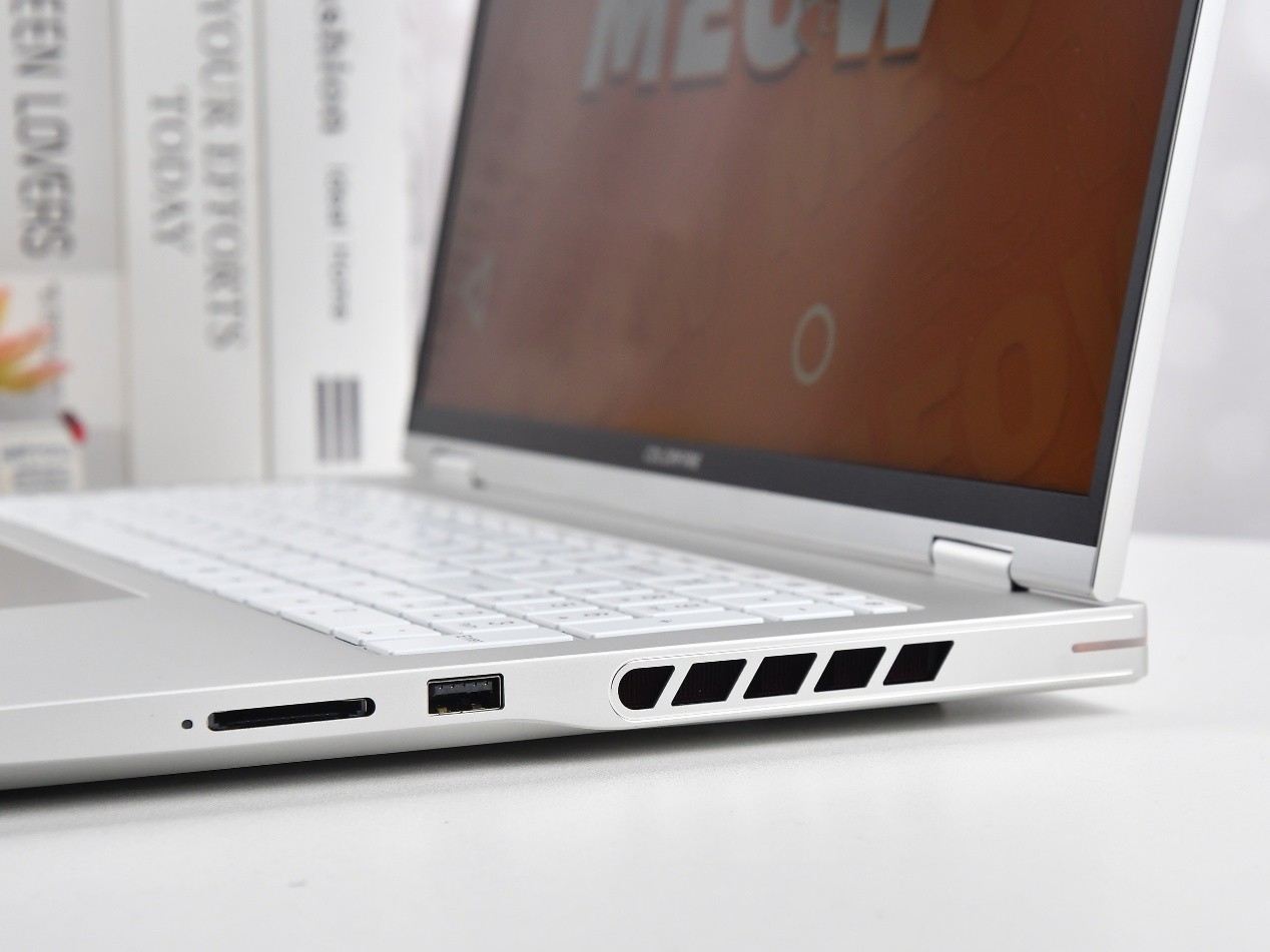 ���Ԫ���ձ���ս���컨�� COLORFIRE MEOW �ٱ�R16 Ultra����