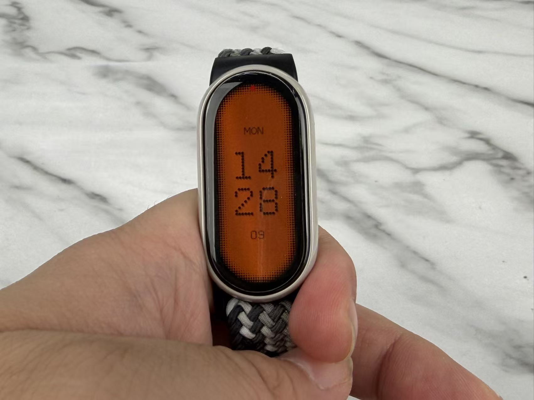 小米手环10陶瓷版评测:价格是手表零头,真能行?