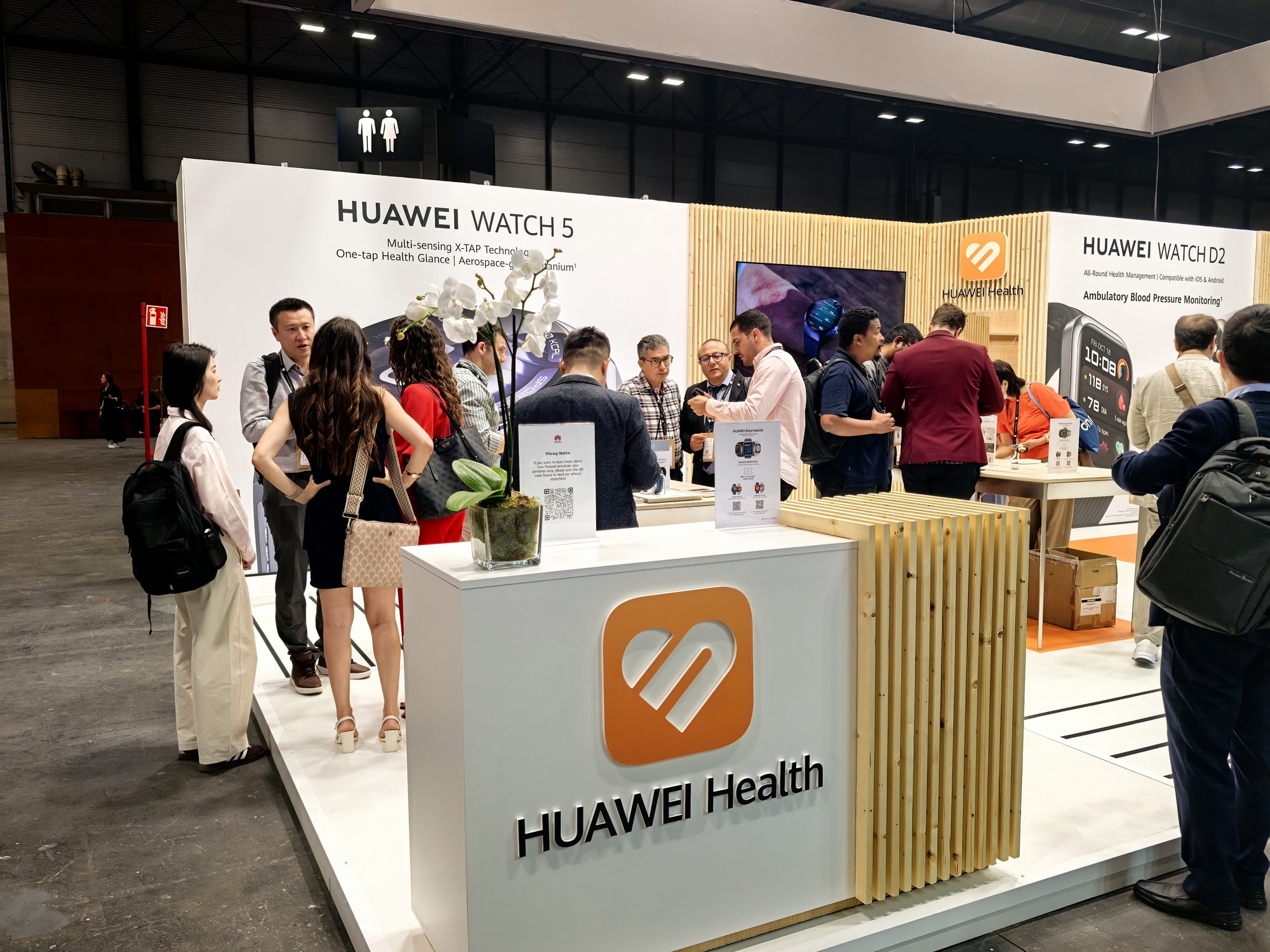 ��Ϊƻ���ֱ��۷�Ծ���˭�ܳư�2025�����ϿƼ�