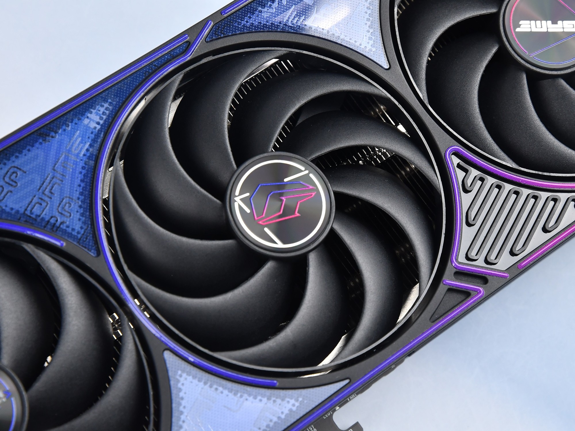 iGame GeForce RTX 5060 Ti Ultra OC 8GB显卡评测 DLSS 4破局2K体验