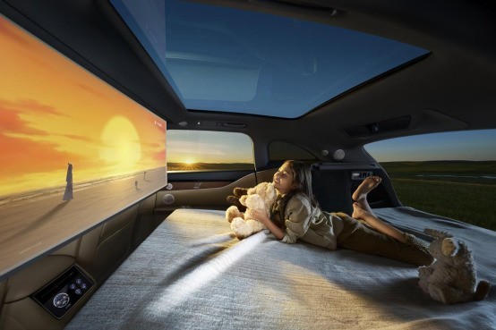 鸿蒙智行享界12月交付目标破万,享界以“科技豪华”刺穿BBA防线