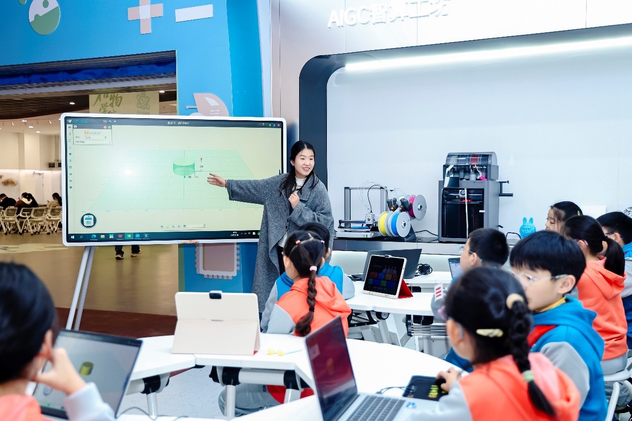 让课后时光更有科技含量 京东科学体验教室在北京亦庄实验小学挂牌