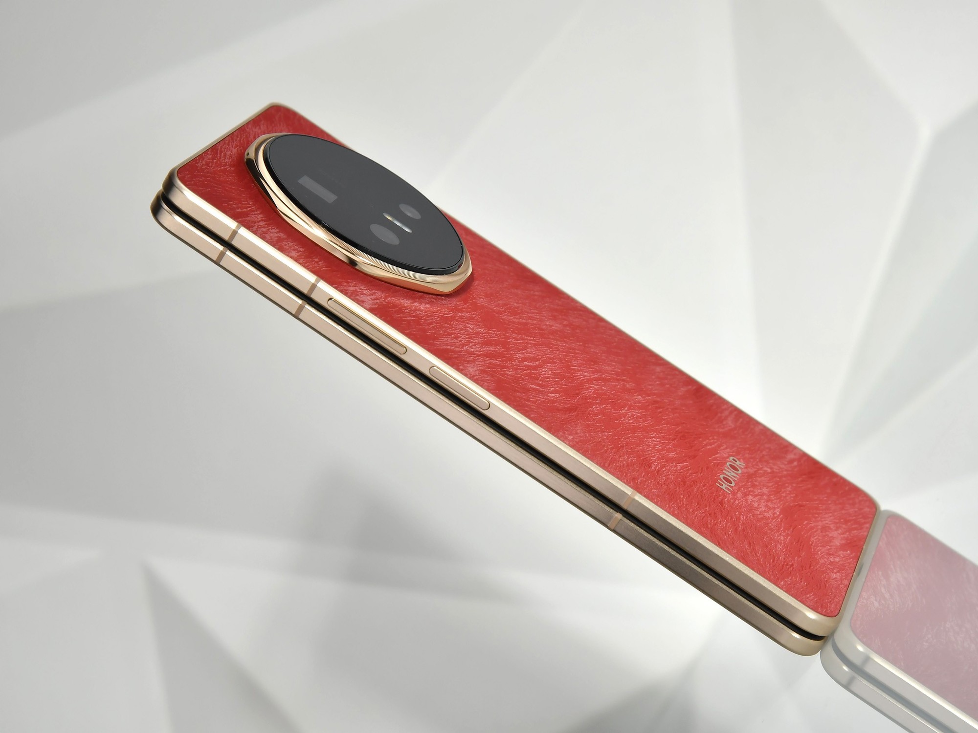 荣耀Magic V6评测:折叠大满贯轻薄破纪录