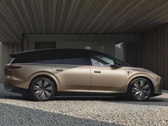 ���V680�Ա�MEGA��һ���ÿƼ����ܸ߶�MPV��һ�������ͥ���ƶ���ƽ�㡱